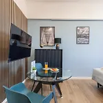 Апартаменты Hostly-colorhome Midtown *