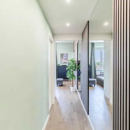 Hostly-colorhome Midtown *